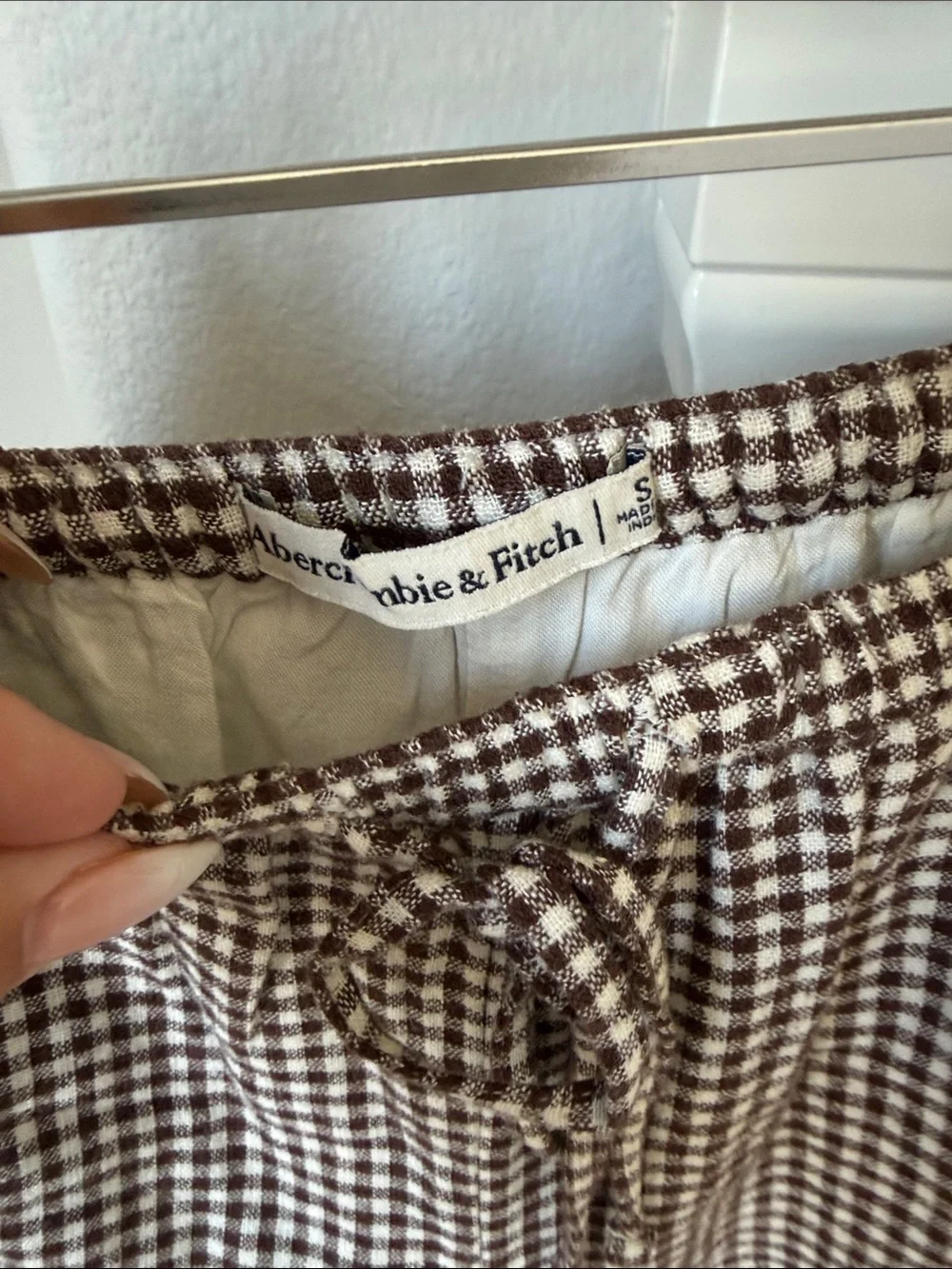 Abercrombie & Fitch Brown and White Gingham Drawstring Women's Shorts like new - Picture 3 of 4